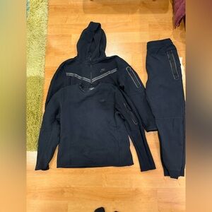 NIKE TECH BLACK 3 PEICE SET